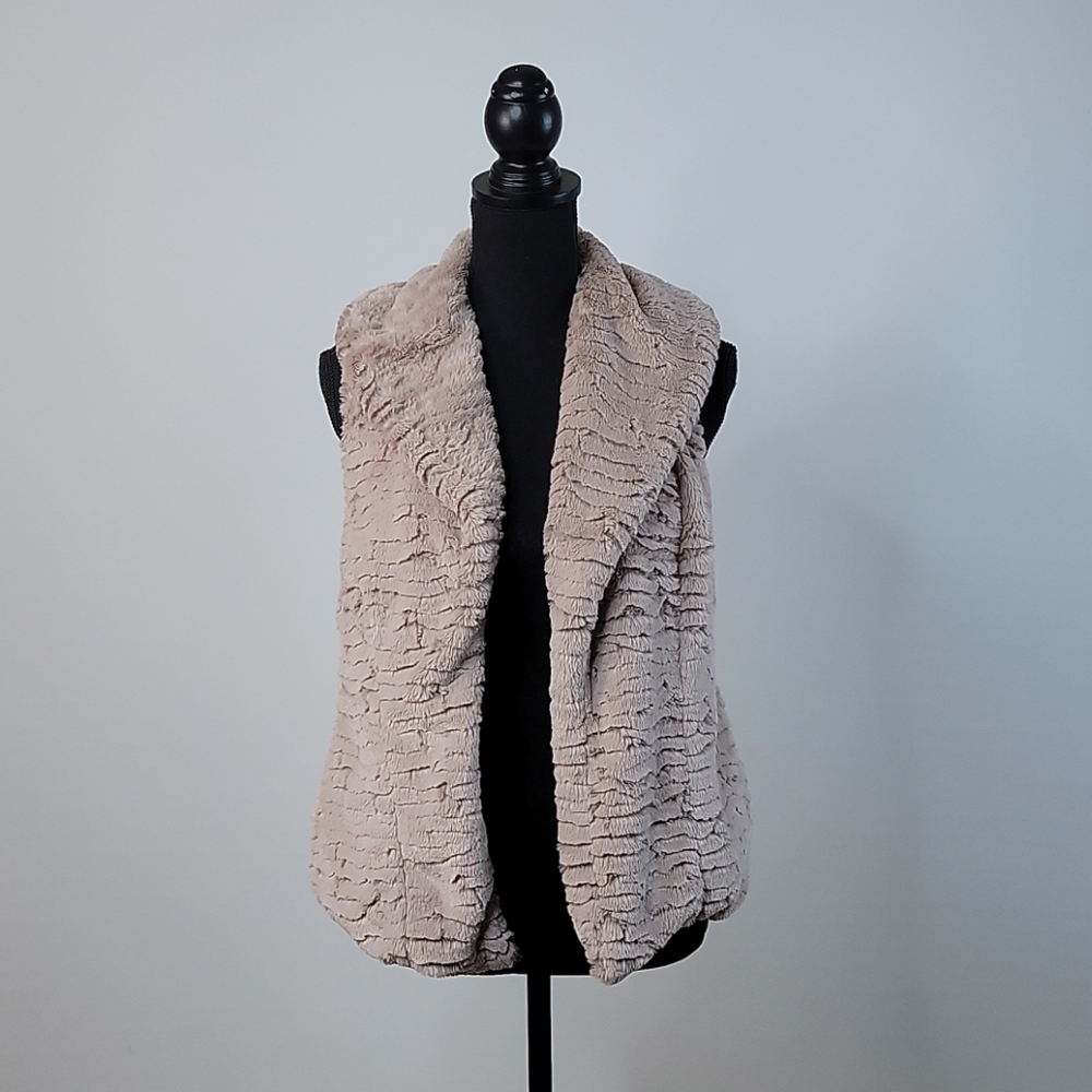 Me Jane faux fur vest medium